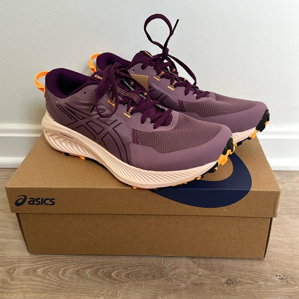 NEW ASICS Sneakers